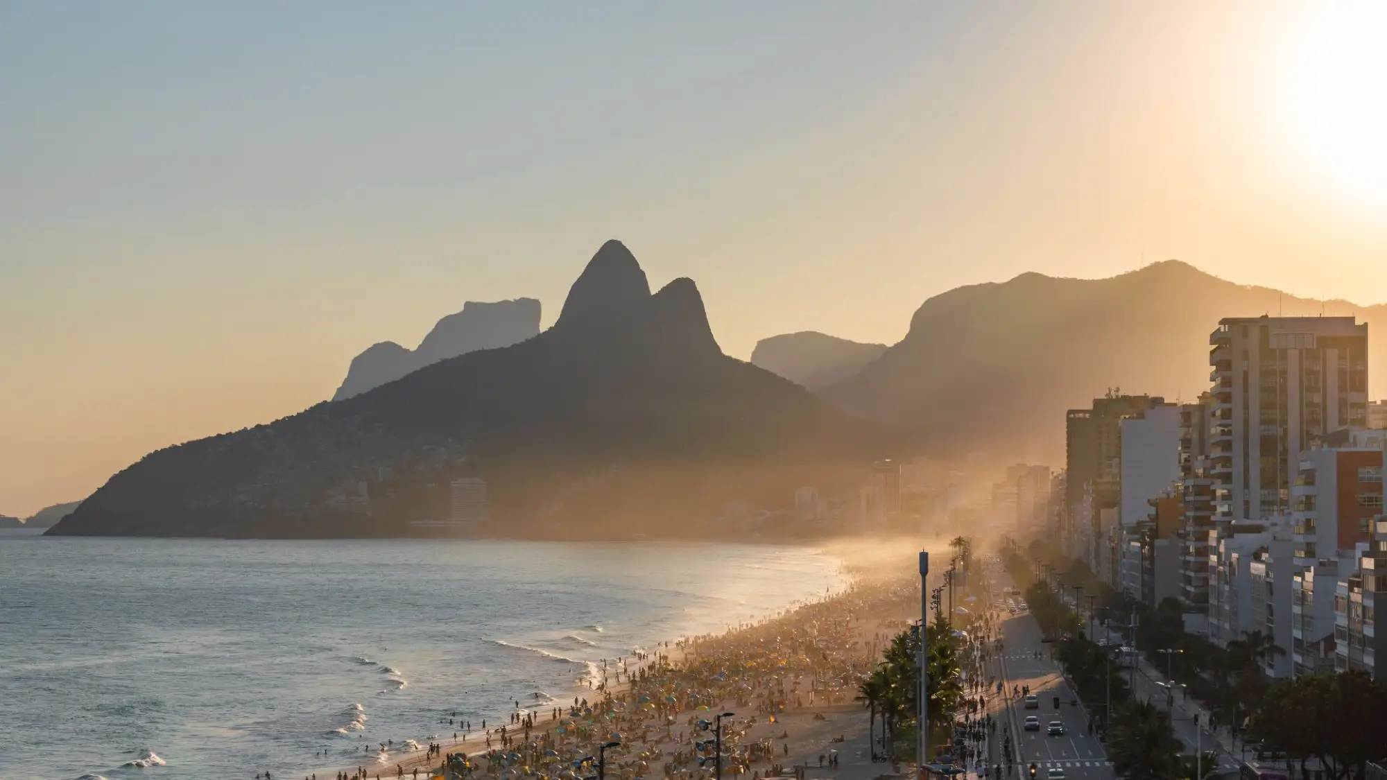 Two Brothers Hill (Morro Dois Irmaos)