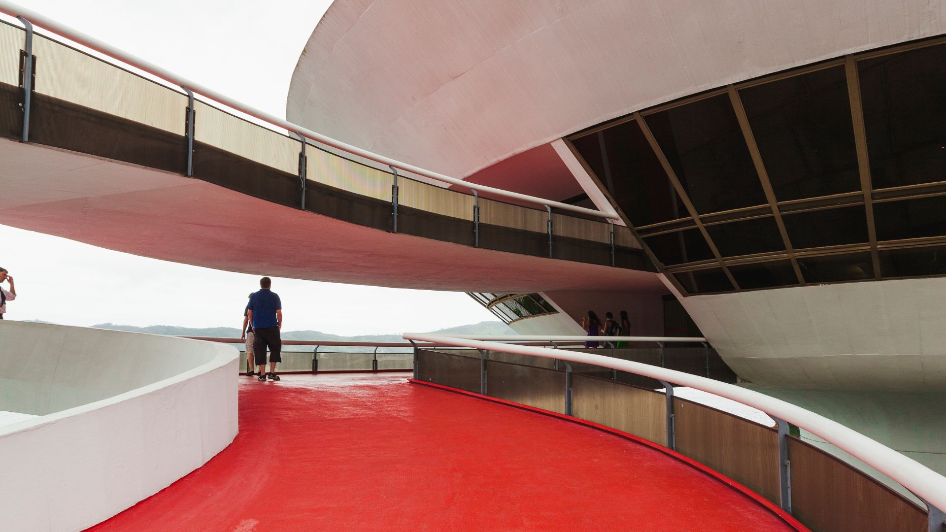 niteroi-contemporary-museum-red-entry